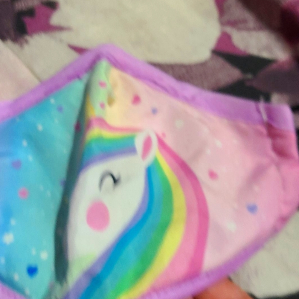 Mask does not fit it is ajustable